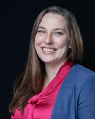 Rebecca Marshall Headshot